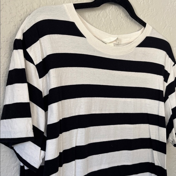 H&M women’s 100% cotton Black and White Striped Short Sleeve Tee XL - Picture 2 of 7